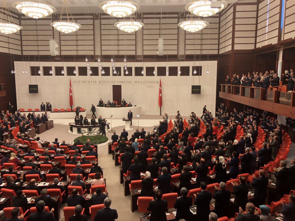 Laik anayasayı İslami ölçülere uydurma çabası