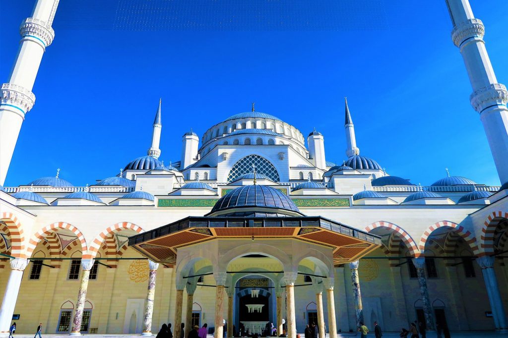 İzmir’deki tehlikeli kışkırtma: arkasında kimler var?