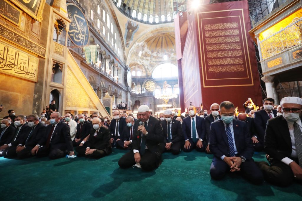 Ayasofya: duada ele alınan kılıç kime çekilecek?