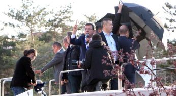 Erzurum’da İmamoğlu’nu dinleyenlere saldırı: polis seyretti