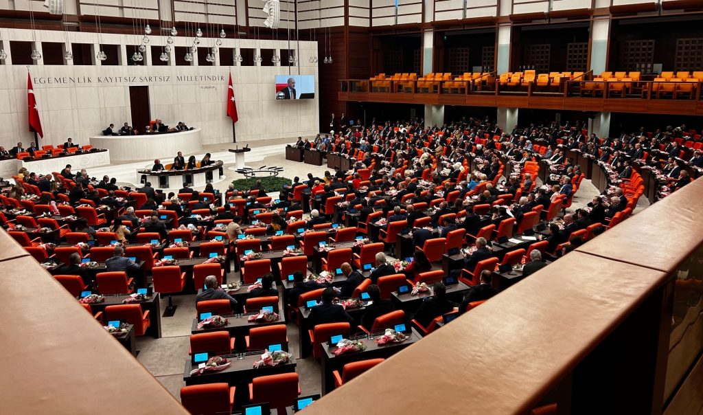 Erdoğan bürokratlara anayasa taslağı yazdırmış, kimsenin haberi yok
