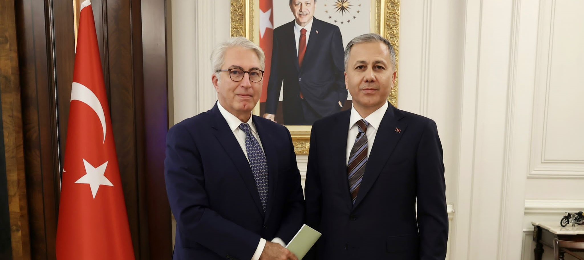 Yerlikaya: Yunan ve Bulgar sınırına iki tabur asker gönderdik, durdu ...