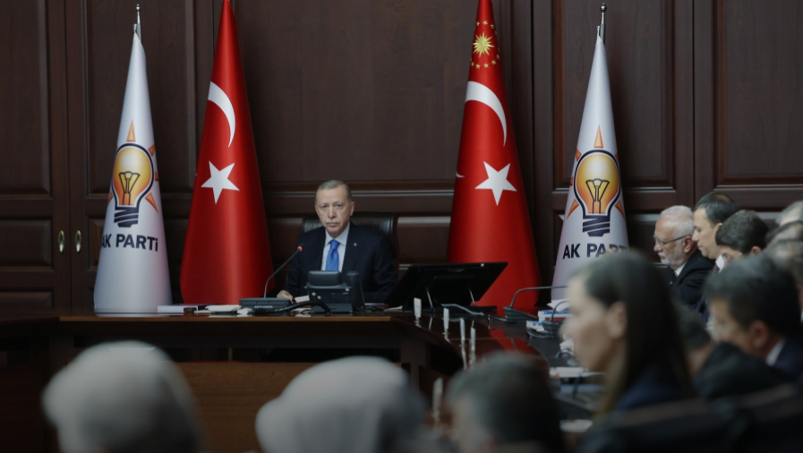Korsan bildiriye “kibir” sansürü: Erdoğan AK Parti’de kimleri biçecek?