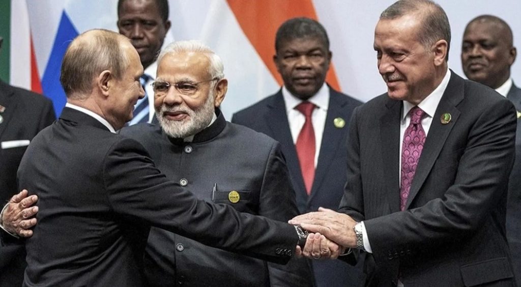 NATO, Şangay, BRICS: bütün tuşlara birden basmak