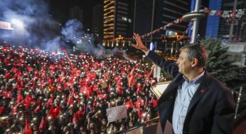 Onlar vuruyor, Özel büyüyor: önümüzde durursanız, göreceğiniz var