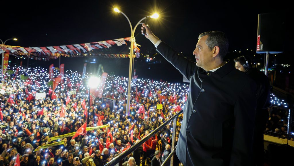 CHP ve Özel’e hem iyi hem kötü haberler