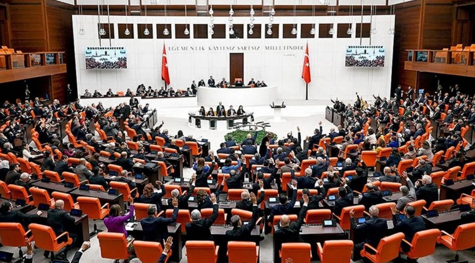 Yeni Anayasa karşılığında Öcalan’a siyaset ve Suriye’de SDG’ye onay mı?