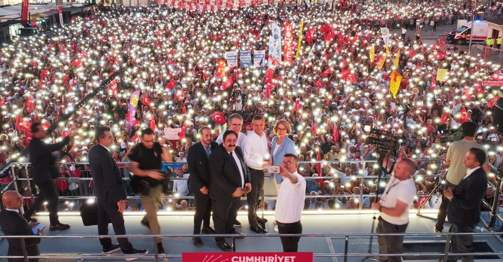 DEM uyardı, AK Parti “Üçlü ittifakı” düzeltti, CHP topa sert girdi
