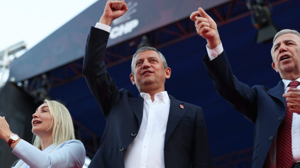 The Postponement of Absolute Nullity and an Applause Barometer of CHP