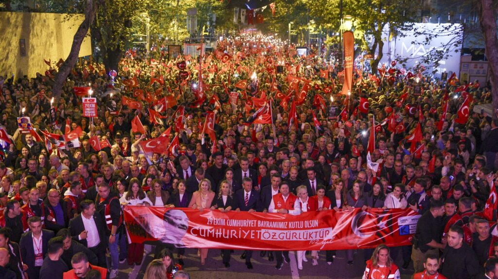 AK Parti Hem CHP Hem DEM’i Hapisten İnsan Çıkarma Gündemine Sıkıştırıyor