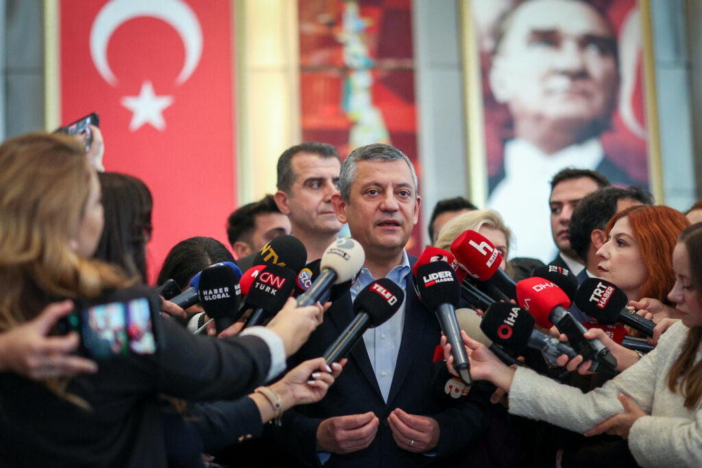 CHP Varoluşsal Krizini Kurultayla Aşma Çabasında