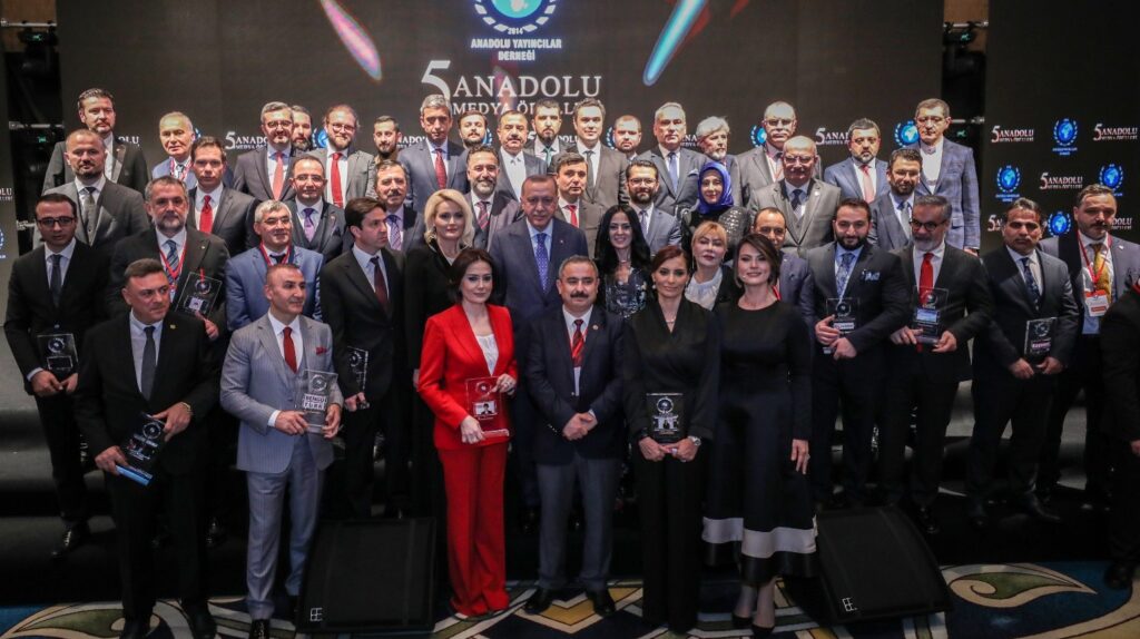 AK Parti İktidarı Kurduğu Medya Düzeniyle İftihar Ediyor mu?