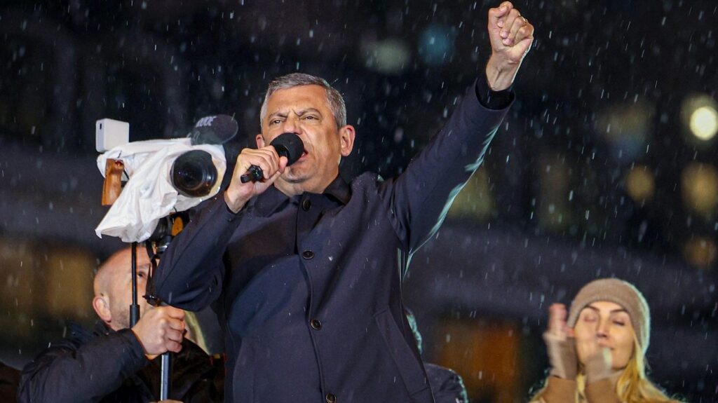 Erdoğan ve AK Parti, Özel ve CHP Üzerindeki Baskıyı Artıracak