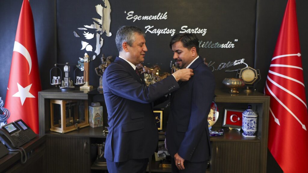 Özel karambolde mi rozet taktı? Kocabıyık’ın CHP üyeliği durduruldu