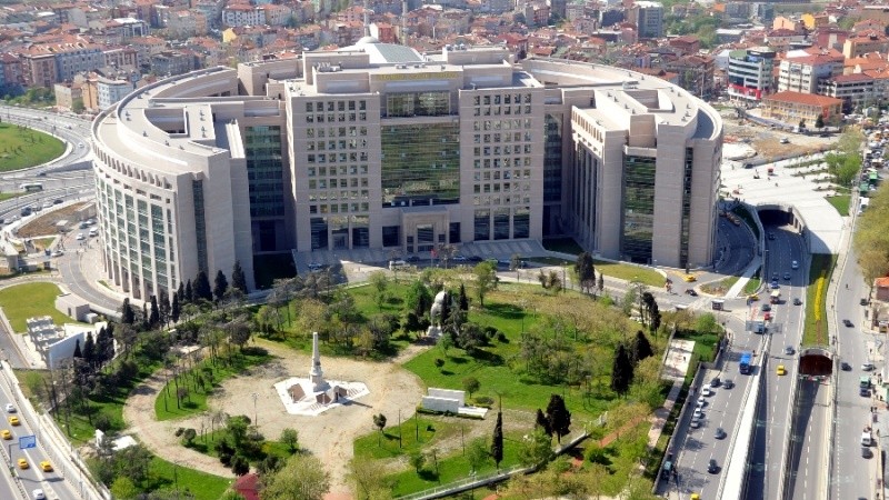 Yolsuzluk davaları hukuk için mi, yoksa muhalefeti sindirmek için mi?