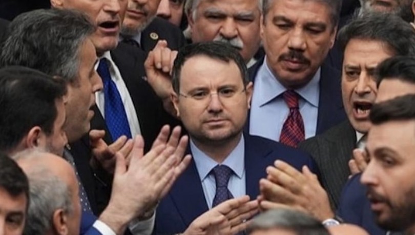 Akın Gürlek Avrupa Parlamentosu vekili sayesinde siyaset podyumuna çıktı