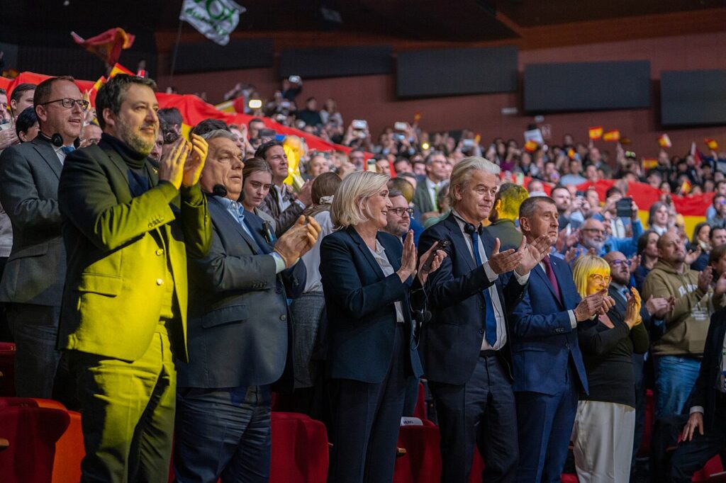 Elektronik kelepçeli Marine Le Pen Fransa Cumhurbaşkanı Seçilebilecek mi?
