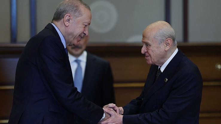 Erdoğan seçmenin oy tercihini ekonomiden soyutlamayı başarabilecek mi?