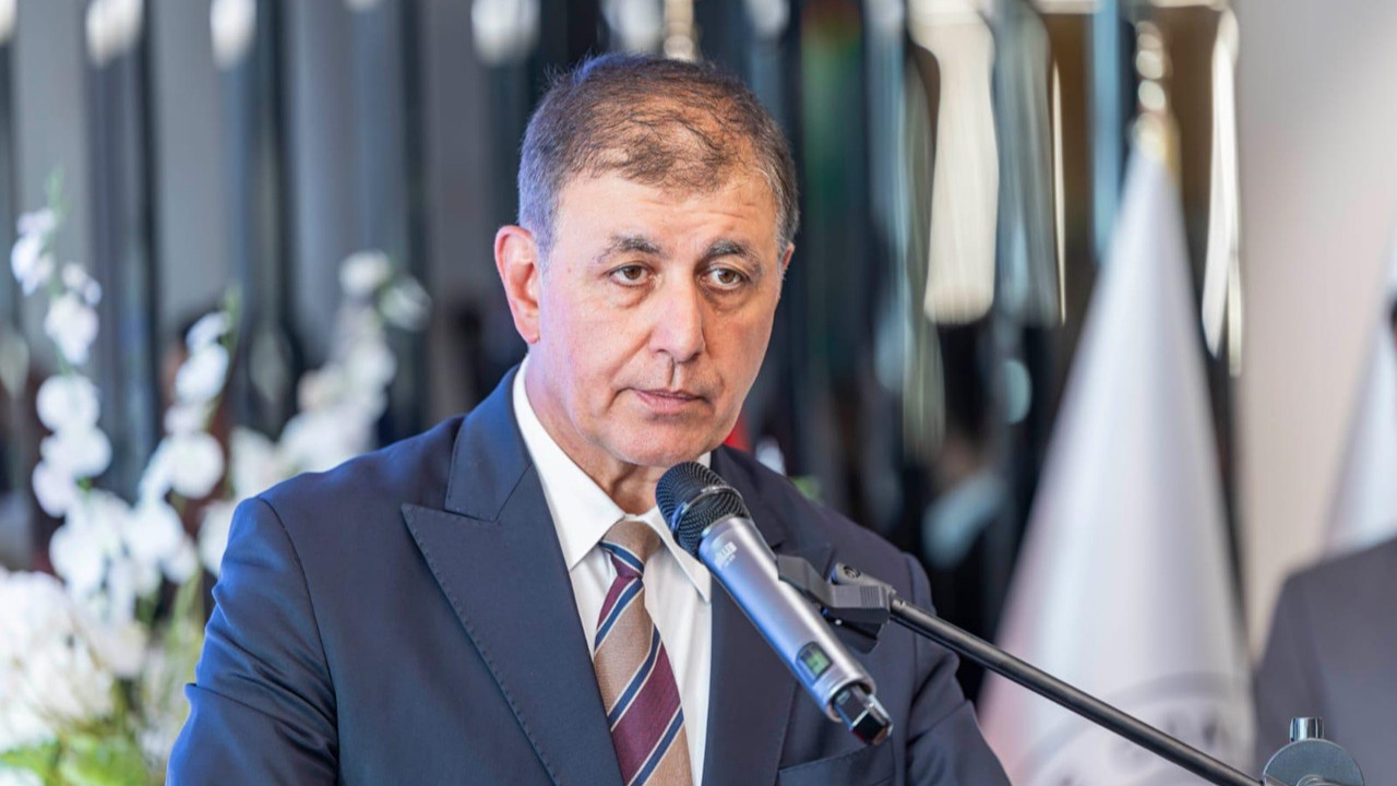 ak-partiden-cemil-tugay-aciklamasi-siyasette-rozetler-ve-konumlar-degisebilir-ebcn